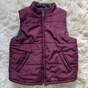 Janie and Jack Child Vest.
Size 4
Color Maroon